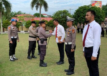 40 Polisi Berprestasi Serta Berdedikasi Tinggi, Terima Penghargaan Dari Kapolres Kampar