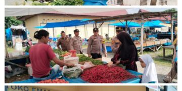 Polsek Kampar Kiri Hilir Monitoring Harga Bahan Pokok Di Pasar