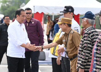 Pj Bupati Kampar Hambali Sambut Langsung Kedatangan Presiden RI Joko Widodo