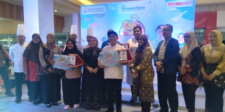 Ketua TP-PKK Palembang Dewi Sastrani Ratu Dewa Membuka Lomba Inovasi Masakan Berbahan Baku Ikan