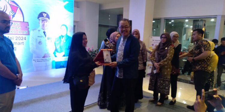 Ketua TP-PKK Kota Palembang Dewi Sastrani Ratu Dewa Membuka Lomba Inovasi Masakan Berbahan Ikan