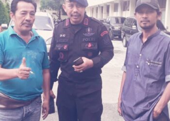 Gerak Cepat Brimob Kompi 2 Batalyon B Pelopor Bantu Korban Laka Tunggal