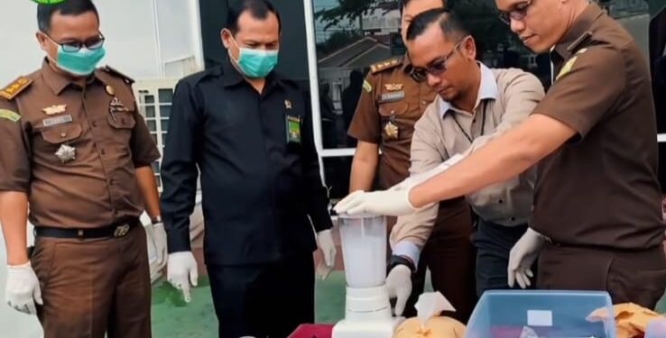 Agenda Rutin, Kejaksaan Negeri Lhokseumawe Musnahkan Barang Bukti