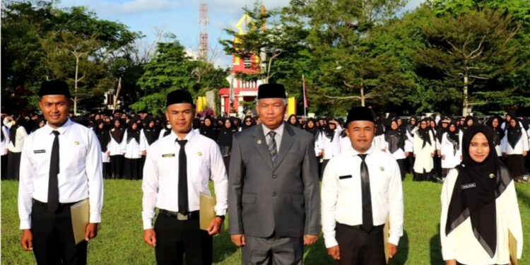 Sekda Aceh Tengah Subhandhy Melantikan Dan Menyerahan 470 SK PPPK
