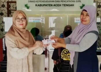 Penyerahan Kartu Identitas Anak Untuk TK Ratawali