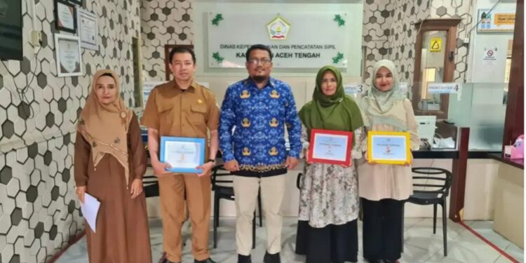 Tiga ASN Dukcapil Terpilih Jadi Pegawai Teladan Bulan April