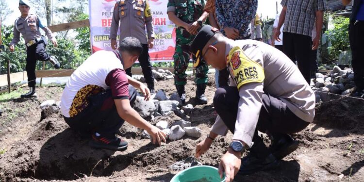 HUT Bhayangkara Ke – 78, Kapolres Bener Meriah Laksanakan Peletakan Batu Pertama Pembangunan Rumah