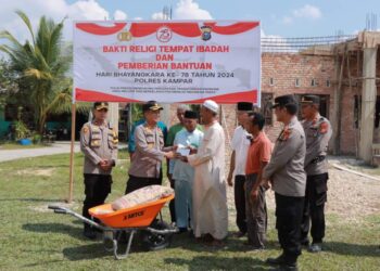 Jelang Hari Bhayangkara, Polres Kampar Serahkan Bantuan Material Untuk Pembangunan MI Nurul Iman