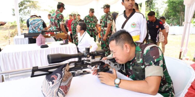 Pembukaan Kejuaraan Menembak Dandim 0322/Siak Cup Di Pondok Pesantren Wali Nur Diwan