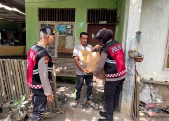 Jum’at Barokah, Ditsamapta Polda Aceh Patroli Kembali Bagikan Sembako Bantu Warga Kurang Mampu