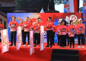 Kapolri Listyo Sigit Prabowo Buka Bhayangkara Fun Walk : Bersama Bergerak Untuk Persatuan