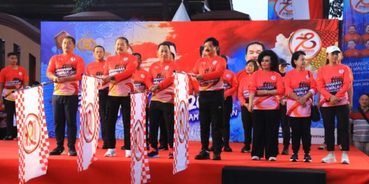 Kapolri Listyo Sigit Prabowo Buka Bhayangkara Fun Walk : Bersama Bergerak Untuk Persatuan