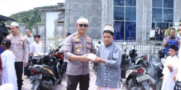 Indahnya Jumat Berkah, Polres Bener Meriah Bagikan Nasi Kepada Jamaah Sholat Jumat