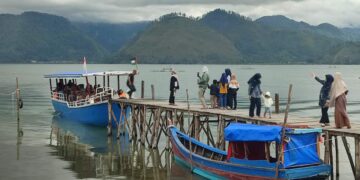 Hari Ketiga Idul Adha, Kapal Wisata Objek Tulisan “Danau Lut Tawar” Jadi Tujuan Favorit