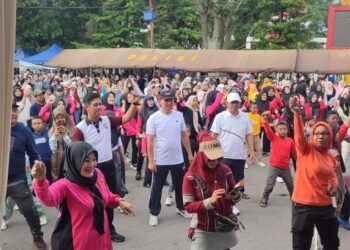 Ribuan Masyarakat Antusias Mengikuti Jalan Santai Dan Senam Pagi Polres Aceh Tengah 