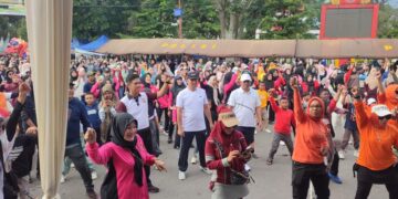 Ribuan Masyarakat Antusias Mengikuti Jalan Santai Dan Senam Pagi Polres Aceh Tengah 