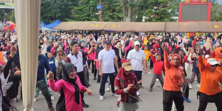 Ribuan Masyarakat Antusias Mengikuti Jalan Santai Dan Senam Pagi Polres Aceh Tengah 