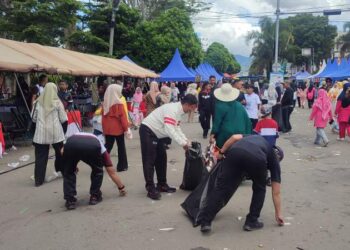 Polres Aceh Tengah Bersama Masyarakat Bersih Bersih Tempat Acara