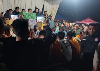 Walaupun Hujan Deras, Ratusan Masyarakat Aceh Tengah “Nonton Didong” Menyambut HUT Bhayangkara Ke 78