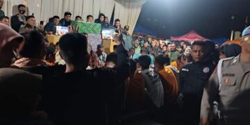 Walaupun Hujan Deras, Ratusan Masyarakat Aceh Tengah “Nonton Didong” Menyambut HUT Bhayangkara Ke 78