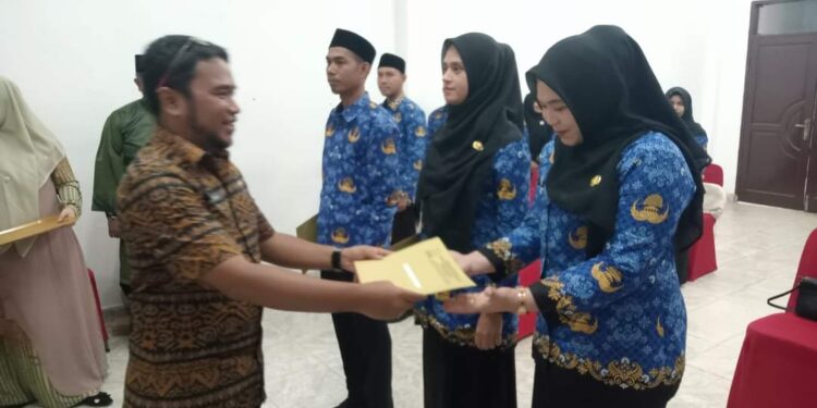 Pj Bupati Aceh Timur Serah SK Kepada 606 Orang PPPK Jabatan Fungsional Guru