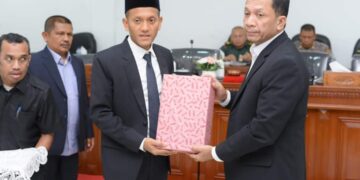 Pj Bupati Aulia Sofyan Serah RPJP Tahun 2025-2045 kepada DPRK Bireuen 