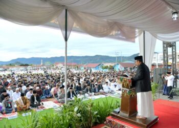 Pj. Bupati Haili Yoga Shalat Idul Adha 1445 H Bersama Masyarakat Di Masjid Babussalam