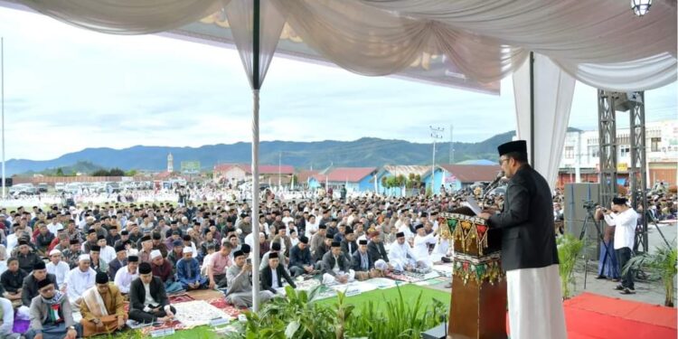 Pj. Bupati Haili Yoga Shalat Idul Adha 1445 H Bersama Masyarakat Di Masjid Babussalam