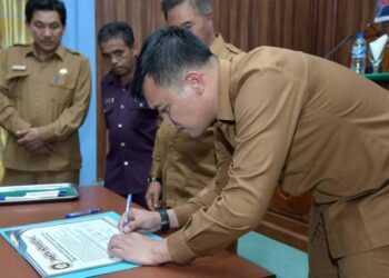 Pj. Sekda Bener Meriah Khairmansyah Teken Pencanangan Zona Integritas WBK Serta WBBM