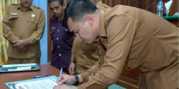 Pj. Sekda Bener Meriah Khairmansyah Teken Pencanangan Zona Integritas WBK Serta WBBM