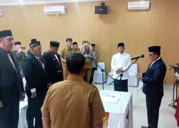 Sekda Ibrahim Ahmad Lantik Dewan Pengawas Baitul Mal Kabupaten Bireuen