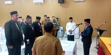 Sekda Ibrahim Ahmad Lantik Dewan Pengawas Baitul Mal Kabupaten Bireuen