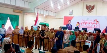 Pj Bupati Aulia Sofyan Serah Penghargaan Bagi Pelaku Intervensi Stunting Di Bireuen