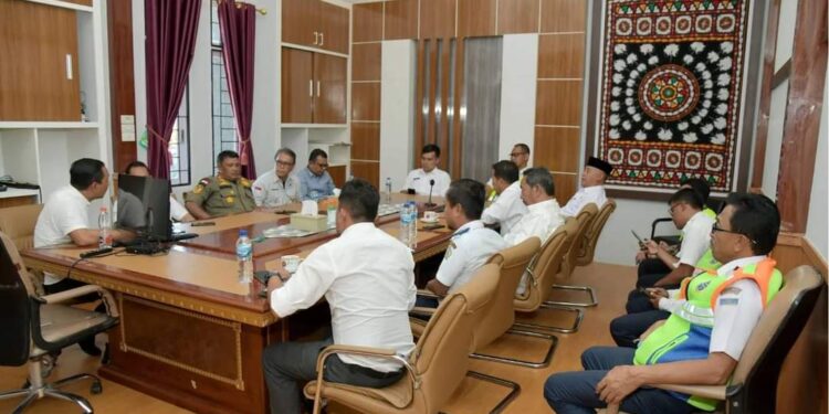 Pj. Sekda Khairmansyah Rapat Persiapan Kunjungan Ketua PB FASI Dan Pj Gubernur Aceh Terkait Venue PON XXI