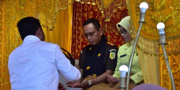 Pj Bupati Asra Sambut Dan Tepung Tawari Kajari Aceh Tamiang
