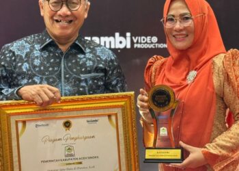 Pj Bupati Aceh Singkil Drs Azmi Raih M.AP Serambi Awards 2024 Kategori Inovator Satu Data