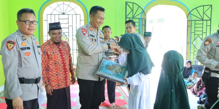 Semarak HUT Bhayangkara ke-78, Polres Banyuasin Berikan Bantuan Sosial