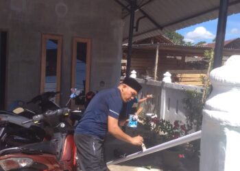 Geuchik Lhok Banei Yusri Bersama Aparatur Gampong Gelar Gotong Royong