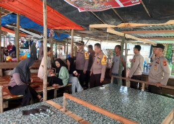 Cegah Paham Radikalisme, Personil Sat Binmas Memberikan Penyuluhan Kepada Masyarakat