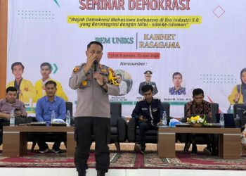 Kapolres Kuansing Hadiri Seminar Demokrasi Mahasiswa UNIKS Di Era Industri 5.0 