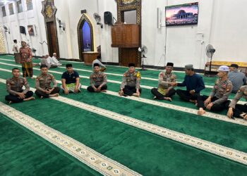 Sat Samapta Polres Kuansing Melaksanakan Jumat Curhat Di Mesjid Agung Teluk Kuantan