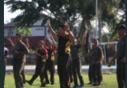 TNI-Polri Solid, Kodim 0104/Aceh Timur Gelar Apel, Senam, Dan Voli Bersama Di Mako Kompi 2 Yon B Pelopor