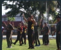 TNI-Polri Solid, Kodim 0104/Aceh Timur Gelar Apel, Senam, Dan Voli Bersama Di Mako Kompi 2 Yon B Pelopor