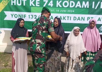 HUT Kodam Bukit Barisan, Satuan Infanteri 132/Salo Memberikan Bantuan Sembako Pada Masyarakat Tidak Mampu