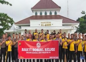 HUT Bhayangkara Ke-78, Polres Banyuasin Melaksanakan Bakti Religi Di Masjid Al-Amir