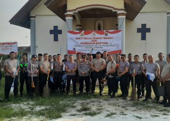 Lakukan Goro Di Gereja Desa Salo, Polres Kampar Gelar Bakti Sosial Religi