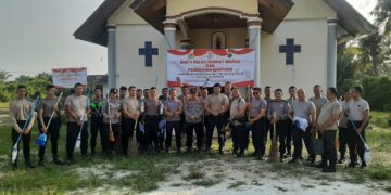 Lakukan Goro Di Gereja Desa Salo, Polres Kampar Gelar Bakti Sosial Religi