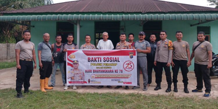 HUT Bhayangkara Ke-78, Kapolsek Peranap Pimpin Kegiatan Bakti Sosial Dan Bakti Religi