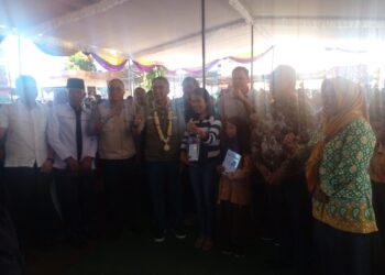 Penyerahan Bantuan Untuk Wali Murid Kurang Mampu SD Negeri 206 Palembang Oleh Pj Walikota