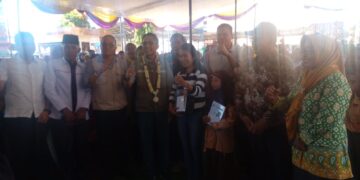 Penyerahan Bantuan Untuk Wali Murid Kurang Mampu SD Negeri 206 Palembang Oleh Pj Walikota